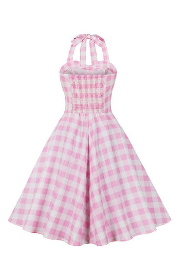 Un vestido rosa a cuadros rosa a cuadros de la década de 1950 con cuello halter